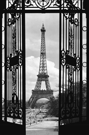 Fotomural Torre Eiffel en 1909 en Blanco y Negro
